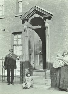 112 Watergate Street, Deptford, London, 1911. Creator: Unknown