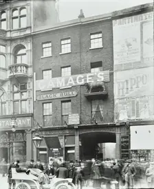 122 Holborn Black Bull Hotel, London, 1904. Creator: Unknown