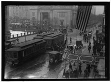 14th Street, between 1913 and 1918. Creator: Harris & Ewing