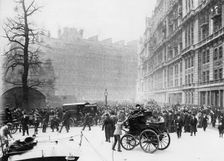 1898 Headland electric carriage at start of Automobile Club of Great Britain 1st Easter Tour, 1898. Creator: Unknown