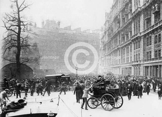 1898 Headland electric carriage at start of Automobile Club of Great Britain 1st Easter Tour, 1898. Creator: Unknown.