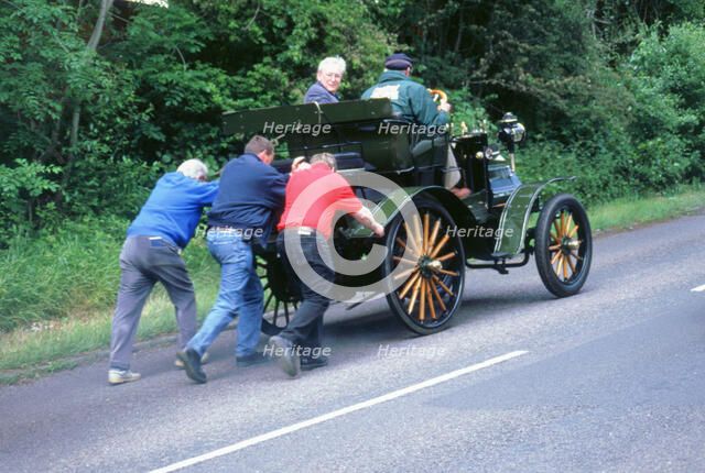 1899 Daimler broken down on a rally. Artist: Unknown.