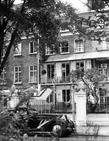 18 Cheyne Walk, London, c1955. Creator: Arthur Charles Kirby Ware