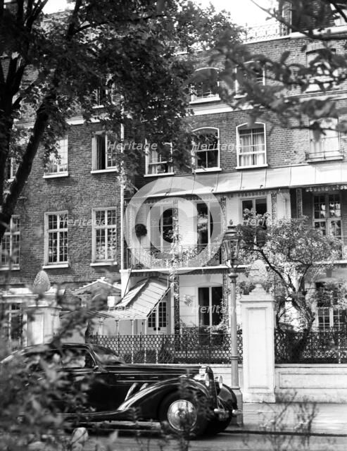 18 Cheyne Walk, London, c1955.  Creator: Arthur Charles Kirby Ware.