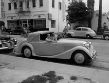 1947 Jaguar MKIV 3.5 litre drophead coupe in America . Creator: Unknown