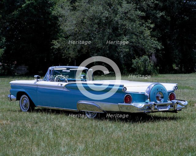 1959 Ford Skyliner . Artist: Unknown.