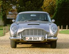 1965 Aston Martin DB5, James Bond