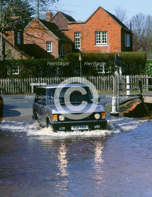 1993 Range Rover V8 3.9. Artist: Unknown.