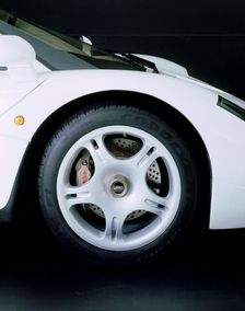 1995 McLaren F1 road car wheel