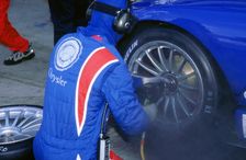 1999 Chrysler Viper GT-SR FIA GT Silverstone 500 wheel changing