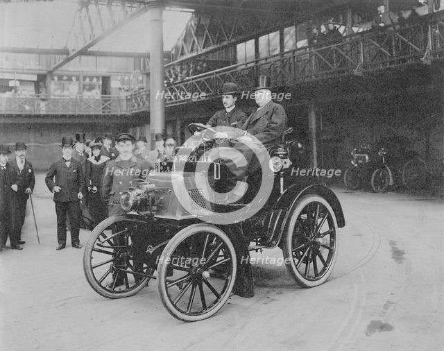 1900 Thousand Mile Trial, Daimler leaving Edinburgh. Creator: Unknown.