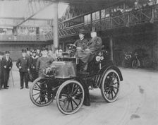 1900 Thousand Mile Trial, Daimler leaving Edinburgh. Creator: Unknown