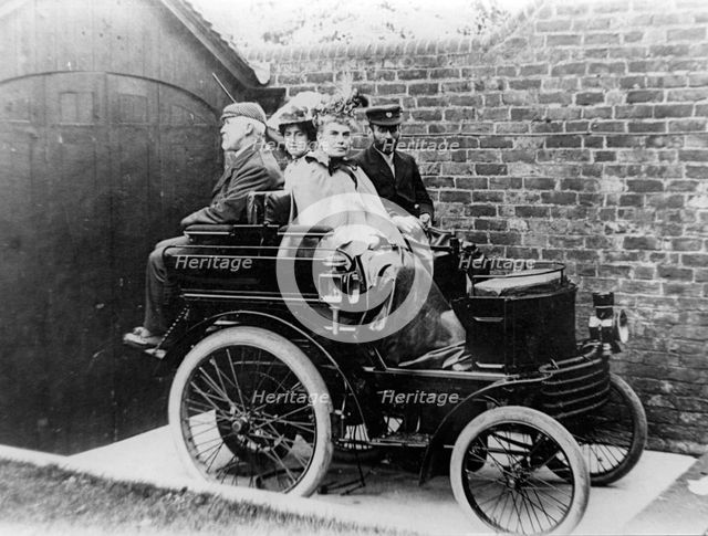 1900 Belsize dog cart, sold as a Marshall. Creator: Unknown.