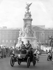 1902 Albion dog - cart on 1954 London to Brighton run, Ken Wharton. Creator: Unknown