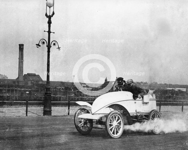 1902 Serpollet Easter Egg steam car at Bexhill. Creator: Unknown.