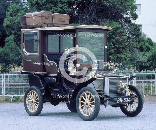 1903 White 10hp steamer limousine. Artist: Unknown.