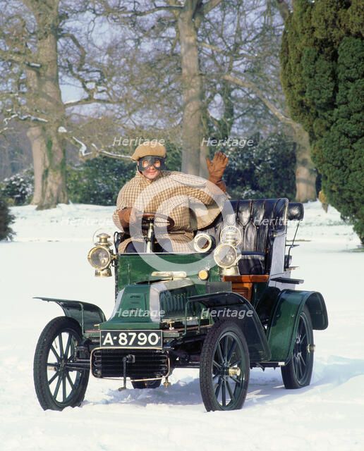 1904 De Dion Bouton Q type. Artist: Unknown.