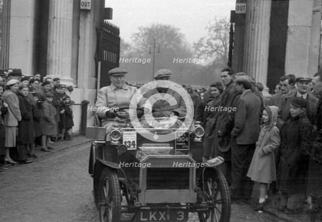 1904 Humberette on 1952 RAC Veteran Car Run London to Brighton Artist: Unknown.