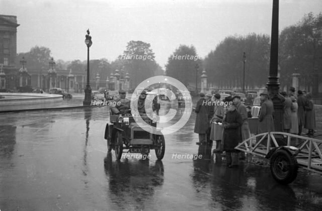 1904 Humberette on 1953 RAC Veteran Car Run London to Brighton Artist: Unknown.