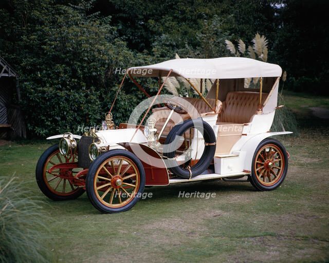 1904 Mercedes 28/32 hp. Artist: Unknown