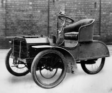 1904 Repton 4hp 3 wheeler. Creator: Unknown
