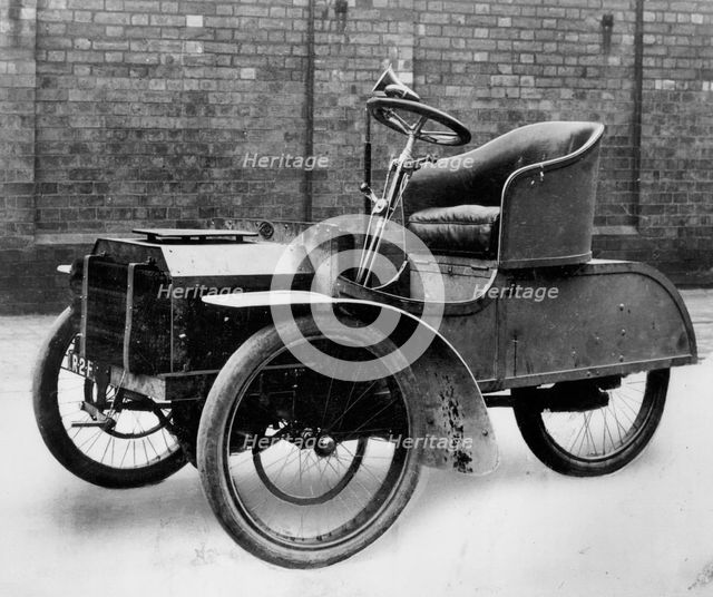 1904 Repton 4hp 3 wheeler. Creator: Unknown.