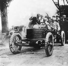 1905 Darracq 200hp V8, Algernon Lee Guinness. Creator: Unknown