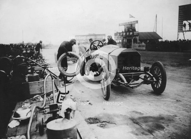 1908 Mercedes, Lautenschlager, changing wheel, winner French Grand Prix. Creator: Unknown.