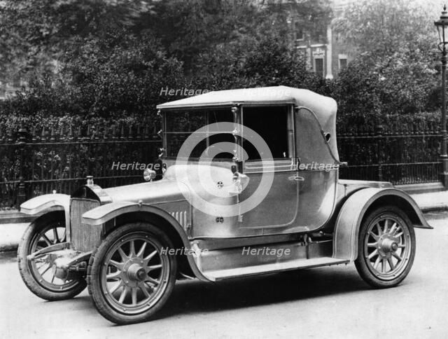 1912 Straker Squire 15hp Artist: Unknown.