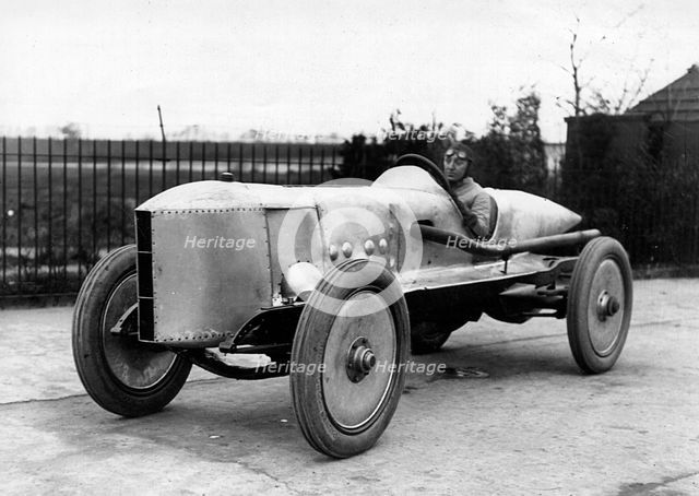 1913 Percy Lambert in Talbot Special 25hp at Brooklands, breaks 103 miles in 1 hour record. Creator: Unknown.