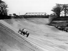 1913 Percy Lambert in Talbot Special 25hp at Brooklands, breaks 103 miles in 1 hour record. Creator: Unknown
