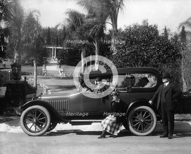 1916 Chalmers model 6-40 Californian top tourer. Creator: Unknown.