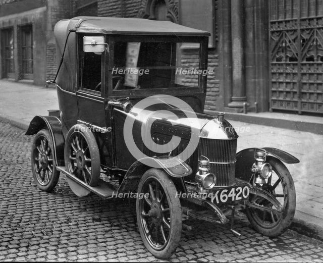 1916 Morris Oxford Coupe. Creator: Unknown.