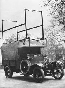 1918 Crossley 25-30hp Met Police van, used by Flying Squad. Creator: Unknown
