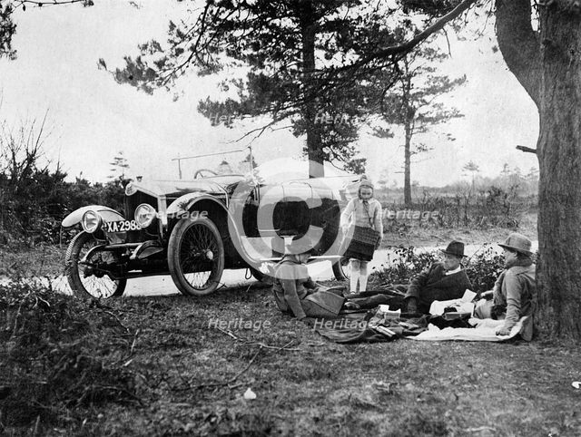 1920 Crossley 25-30hp family picnic. Creator: Unknown.
