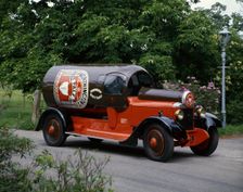 1927 Daimler Bottle Van. Creator: Unknown