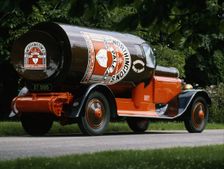 1927 Daimler Bottle Van. Creator: Unknown