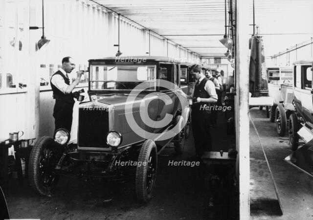 1928 Morris Cowley Saloon Paint Shop, c1928. Artist: Unknown