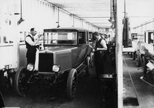 1928 Morris Cowley Saloon Paint Shop, c1928