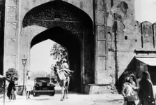 1930 Cadillac saloon beneath the Amber Gate, Jaipur, India, (c1930?)