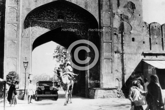 1930 Cadillac saloon beneath the Amber Gate, Jaipur, India, (c1930?). Artist: Unknown