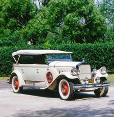 1932 Pierce Arrow S4. Creator: Unknown