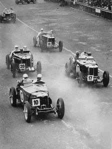 1933 Ulster TT, MG Magnette K3 Nuvolari, car number 17, trails Riley