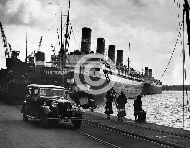 1935 Daimler Light 15 with the liner Aquitania at Southampton docks, Hampshire. Creator: Unknown.
