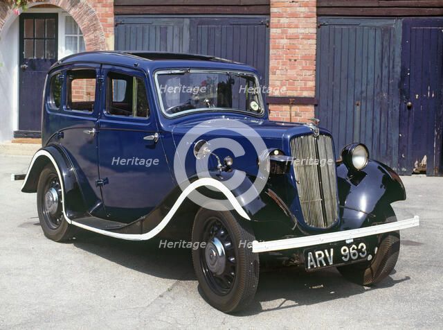 1938 Morris 8 with War time Headlamp blackout mask and whitewashed running board