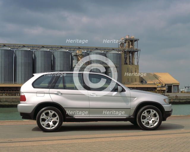 2000 BMW X5 4.4i. Artist: Unknown.