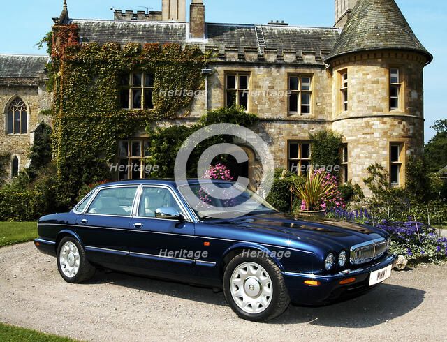 2000 Daimler saloon. Artist: Unknown.