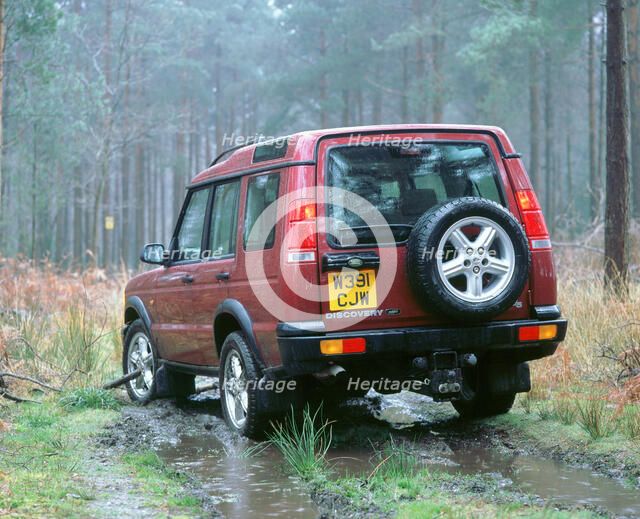2000 Land Rover Discovery TD5. Artist: Unknown.