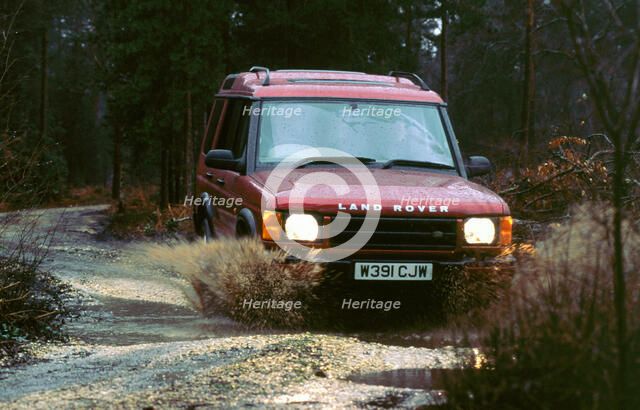 2000 Land Rover Discovery TD5. Artist: Unknown.