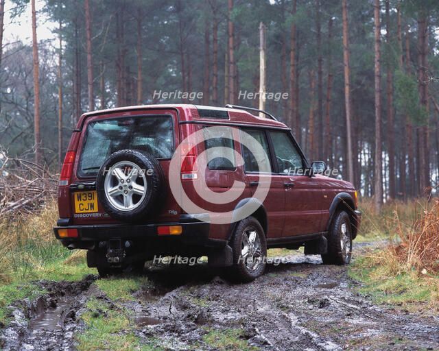 2000 Land Rover Discovery TD5. Artist: Unknown.